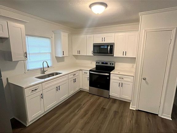 3rd image of 2324 Reneke Ave