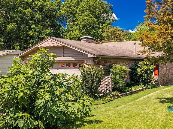 3rd image of 1400 Pickering Dr