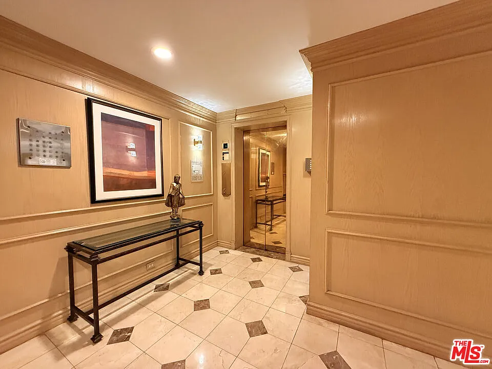 1 bed, 1.5 bath, 853 sqft, $3,100 — Photo 2