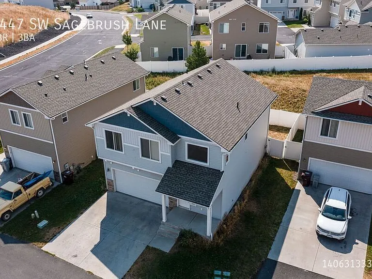 1447 SW Sagebrush Ln — Photo 2