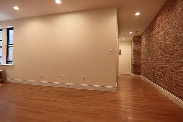 Rented by PMG Real Estate  | media 9