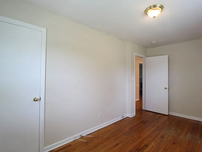 7109 Glenwood St — Photo 8