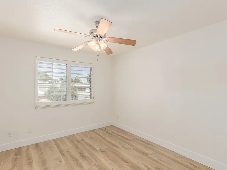 861 Vegas Valley Dr — Photo 30