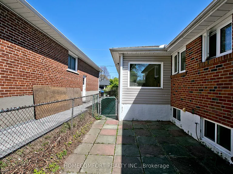 19 Oldborough Cir #SEMI BASEMENT — Photo 15