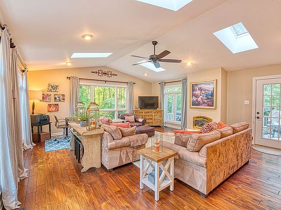 Sunroom w gas fireplace