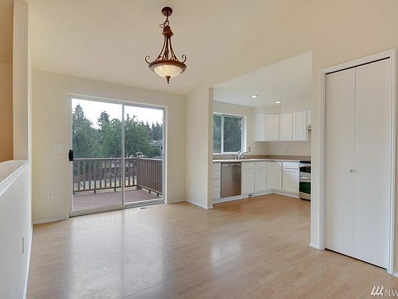 4th image of 11011 206th Avenue Ct E