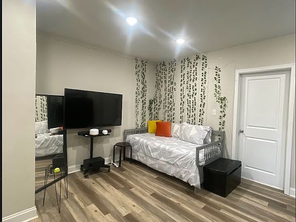 5th image of 3749 N 15th St Floor 3