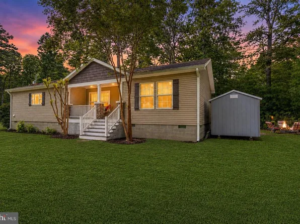 251 Presley Creek Dr, Heathsville, VA 22473