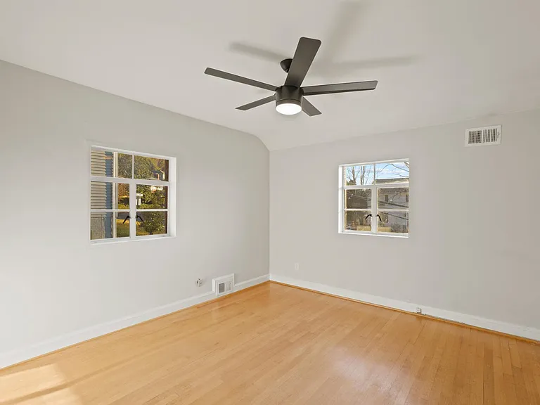 3100 S Hill St — Photo 11