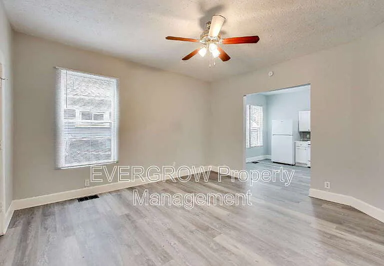 415 N Oxford St — Photo 7