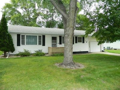 402 Lawrence St, Marshall, MN, 56258