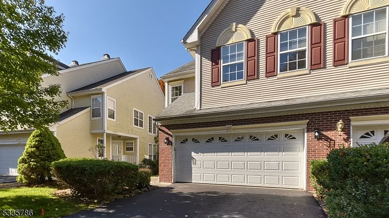 219 Warbler Dr