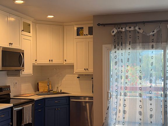 4th image of 941 W Carson St APT 220