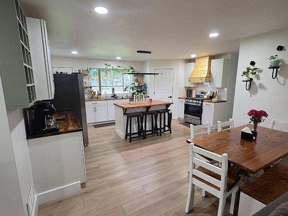 2nd image of 1327 Champaign Ave
