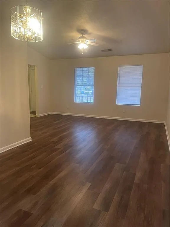 3 bed, 2.5 bath, 1618 sqft, $2,050 — Photo 2