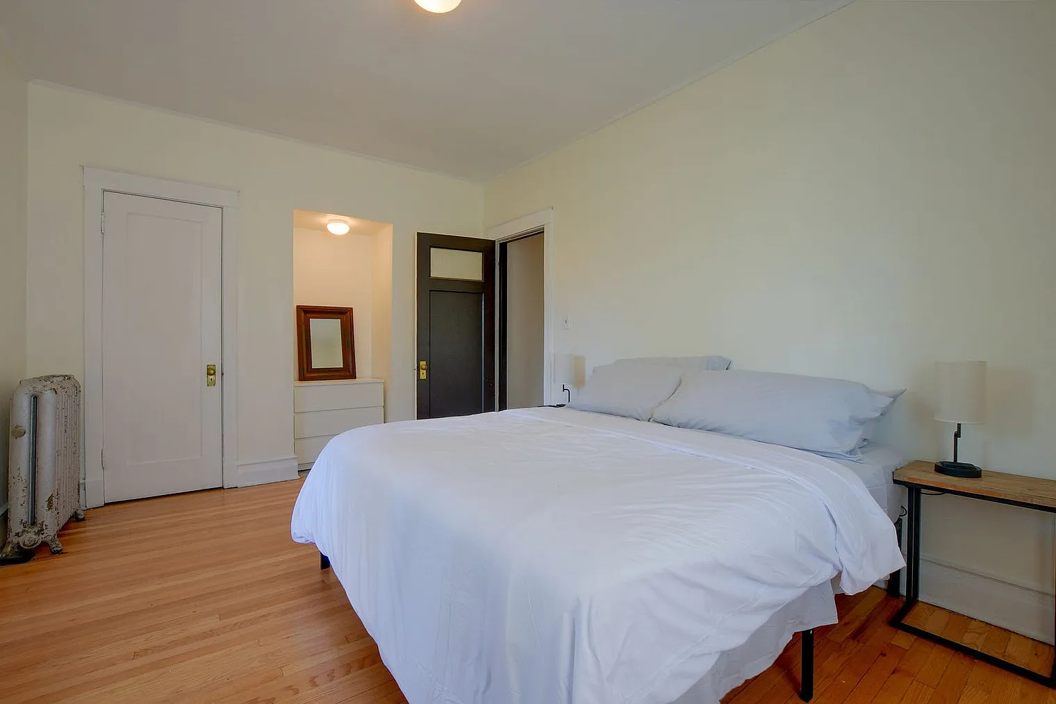 4 bed, 2.0 bath, 1991 sqft, $4,419 — Photo 4