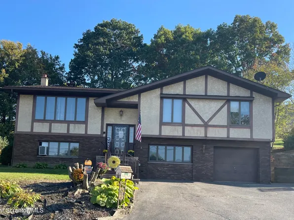 5 Sharon Dr, Moosic, PA 18507