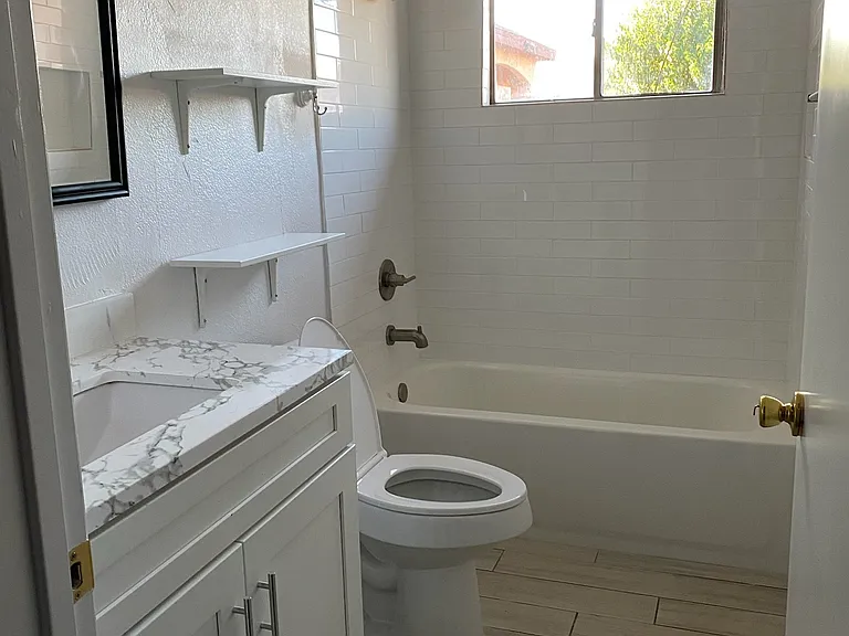 2824 W Montebello Ave — Photo 5