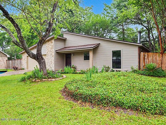 2nd image of 108 Lynne Therese Cir