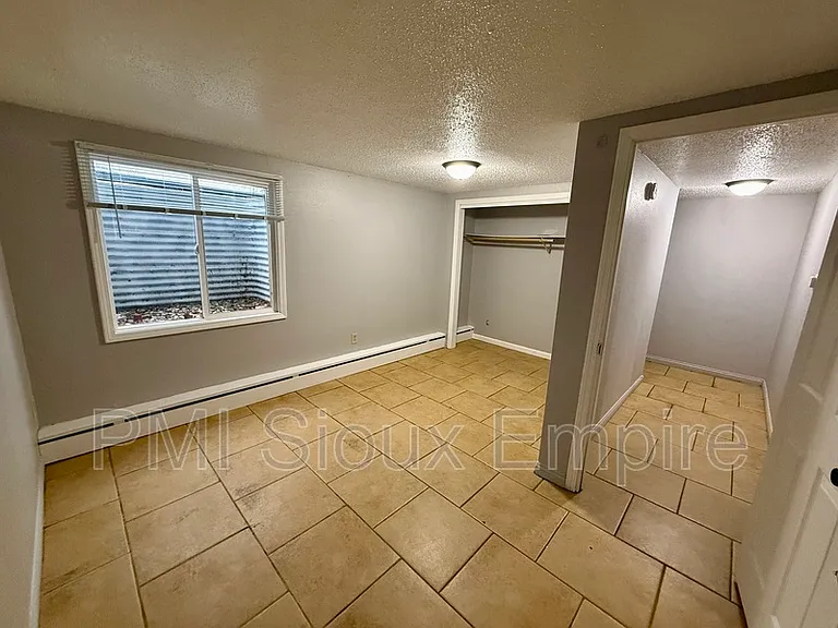 2600 S Duluth Ave — Photo 6