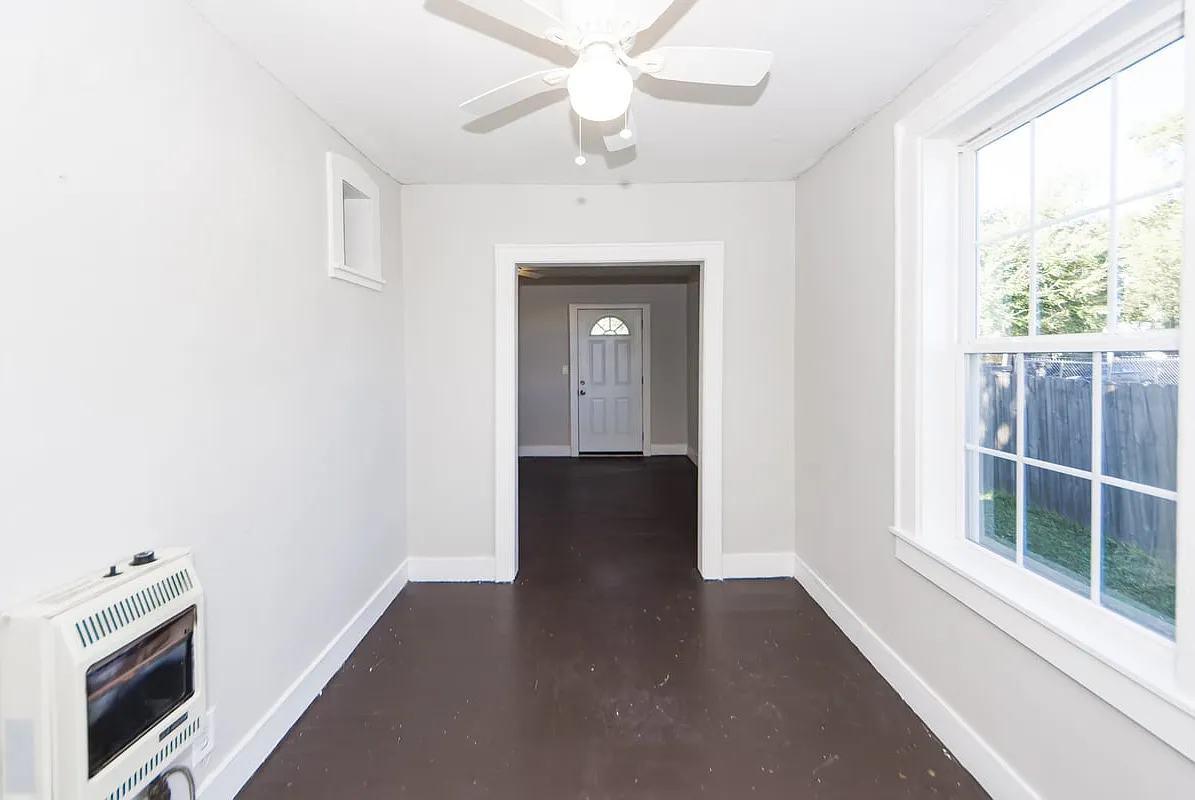 2123 Captain Ave — Photo 3