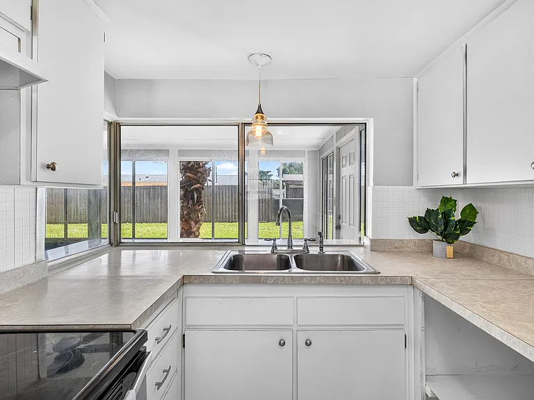 3642 Winder Dr — Photo 11