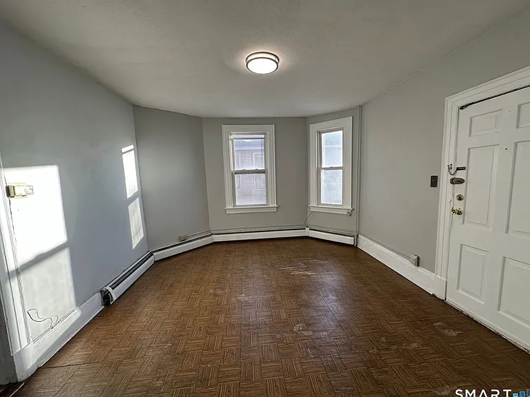 512 Broad St — Photo 8