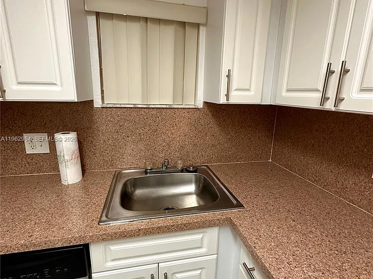 8235 Lake Dr #204 — Photo 8