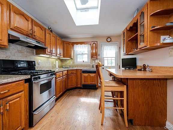 3rd image of 3978 William Street
