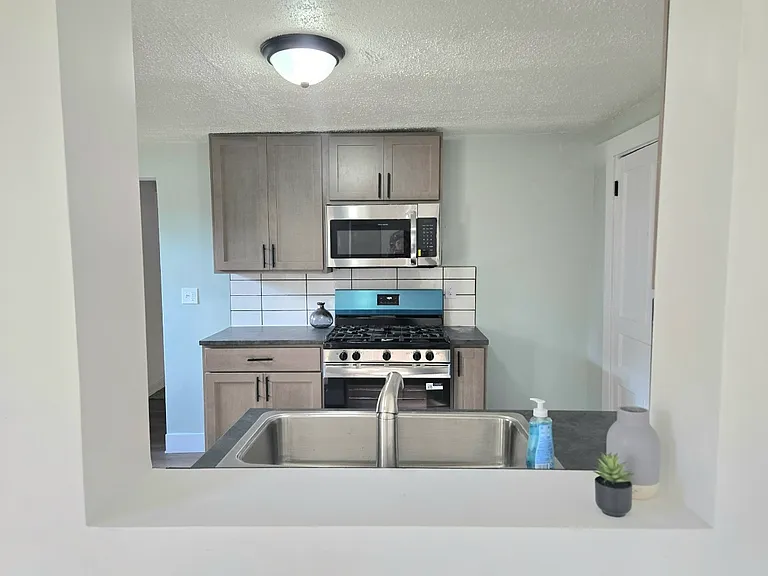 214 Catherine Ave — Photo 11