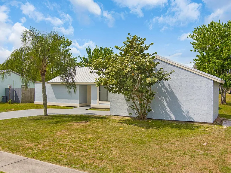 1014 Hooper Ave NE — Photo 8