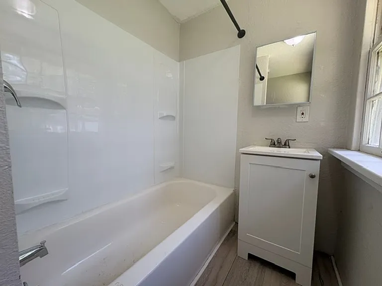 637 Storer Ave — Photo 6