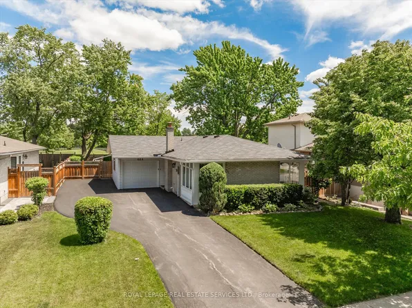 484 Grand Blvd, Oakville, ON L6H 1P3