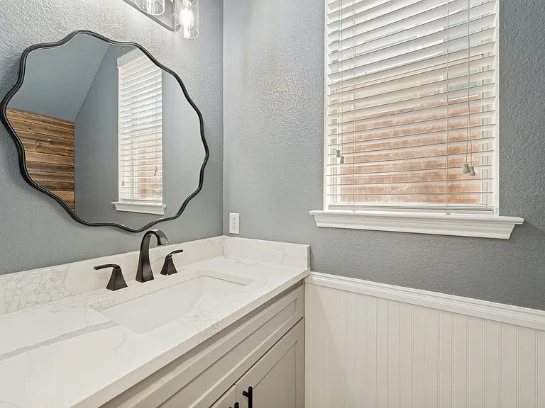 7086 Richmond Dr — Photo 9