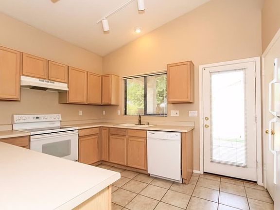 4th image of 8934 W Paradise Dr