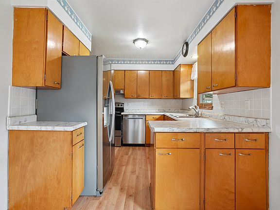 4th image of 515 Maplewood Ct