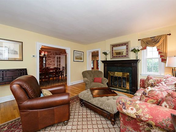 3rd image of 85 Suffolk Ln