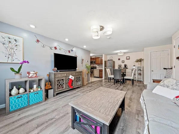 3 Tara Dr Unit 7, Weymouth, MA 02188