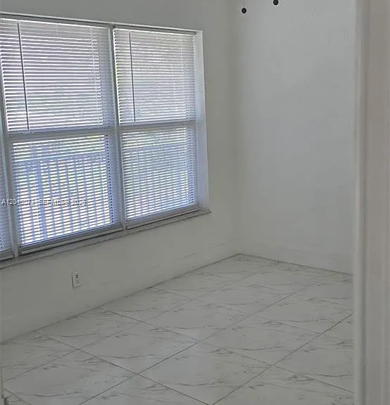 3260 NE 19th Ave #11 — Photo 4
