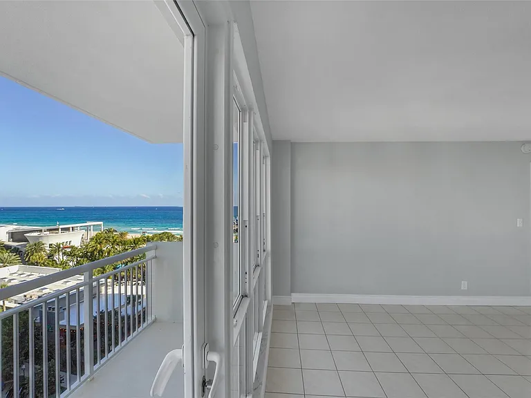 133 N Pompano Beach Blvd #806 — Photo 10