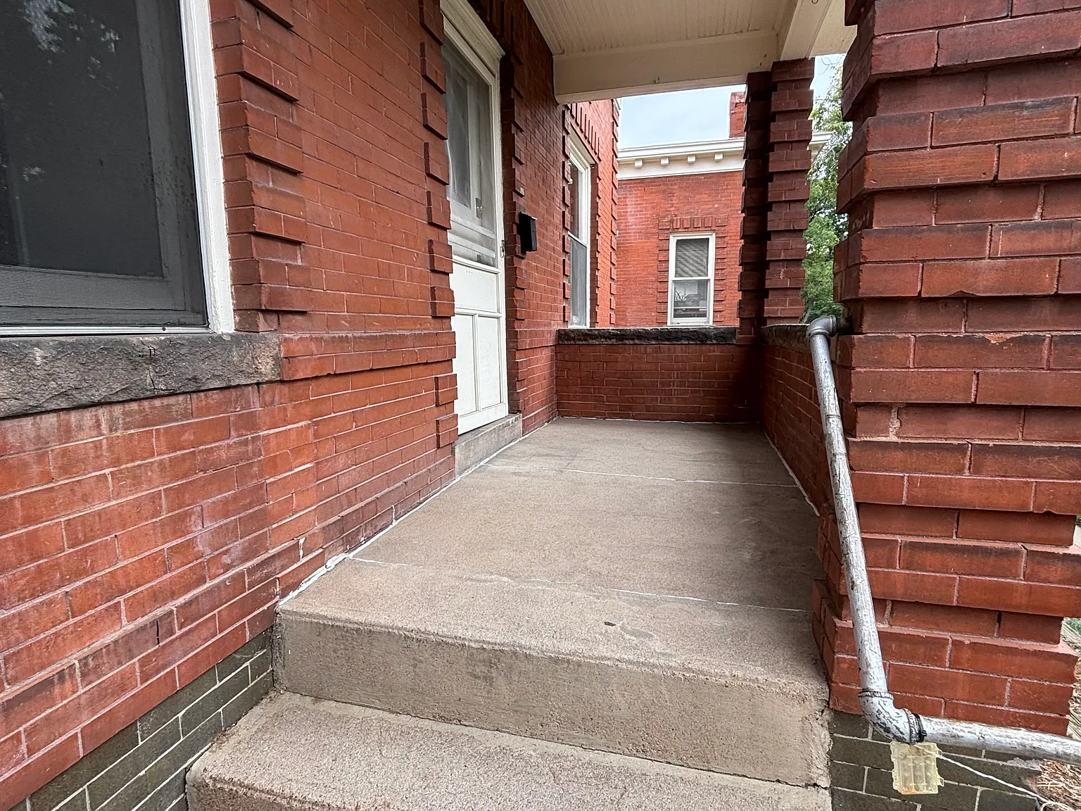 Large two bedroom with tons of open space and storage available now! — Photo 4