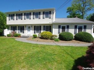 26 Hemlock Dr, Miller Place, NY 11764