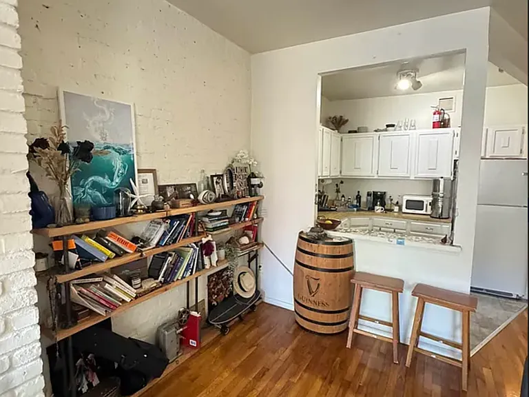 450 W 47th St #2A — Photo 2