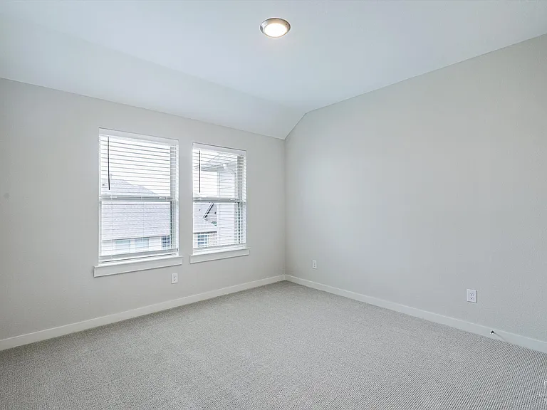 2729 Splendor Dr — Photo 16
