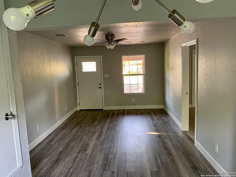 135 San Angelo — Photo 2