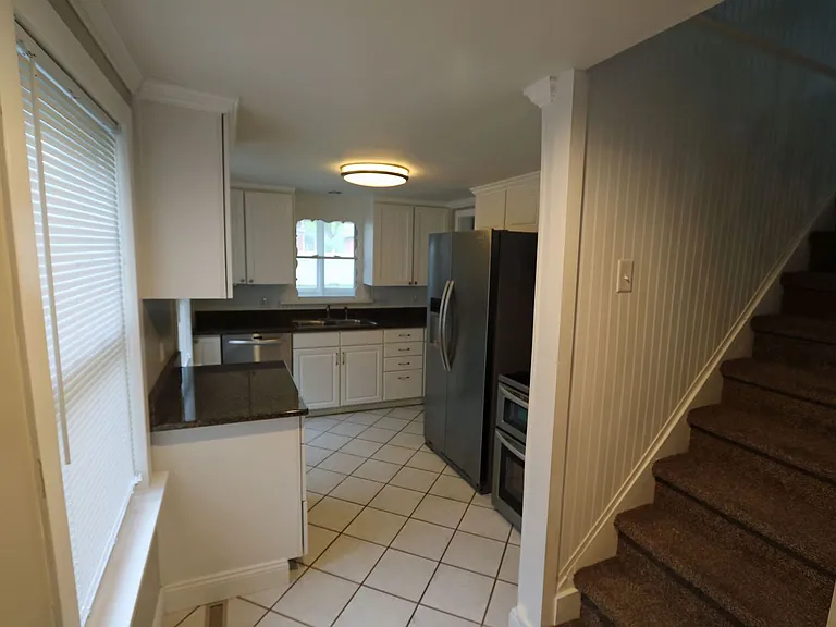 910 Court St — Photo 6