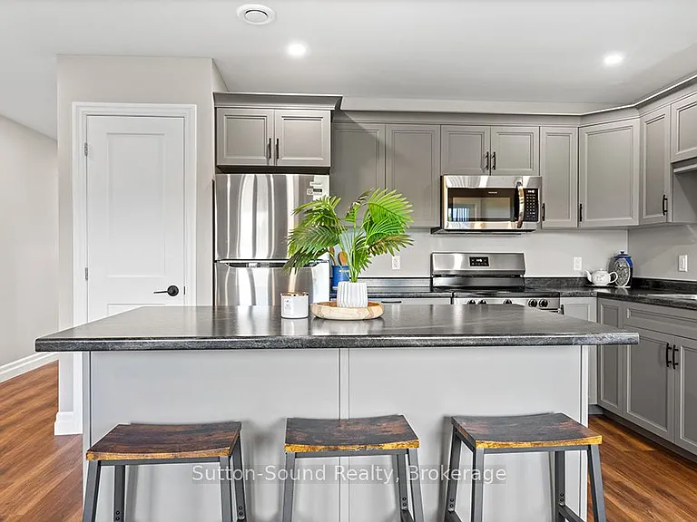18 Maple Golf Cres #4 — Photo 24