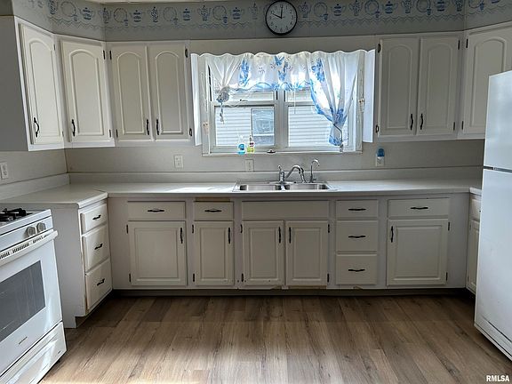 5th image of 264 E Monroe St