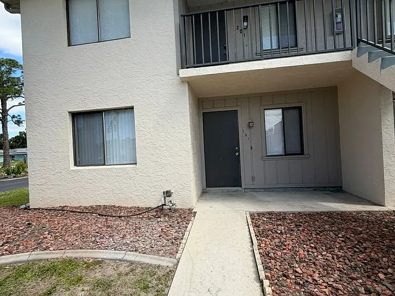22523 Westchester Blvd #F101 — Photo 2