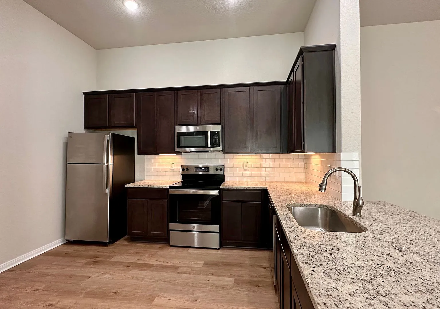 Luxury 3/2 duplex in NBTX — Photo 4
